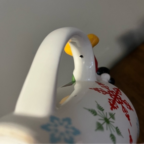 Mickey Mouse Christmas mug with figurine on the handle. - Picture 7 of 8